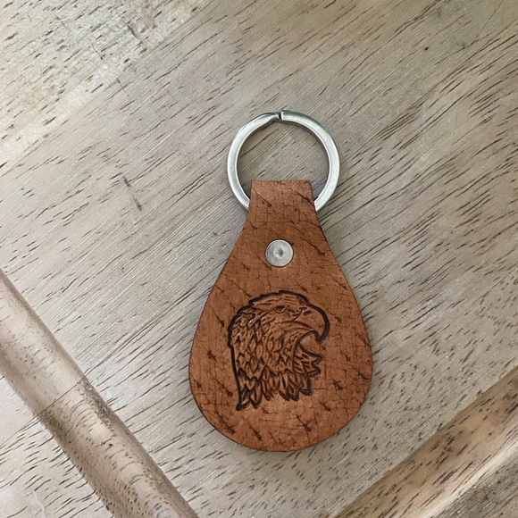 🦅Artisan-made hand-tooled leather Eagle keychain - Picture 2 of 4